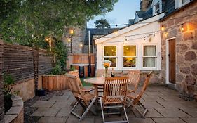 Riverside Cottage With Wood Fired Hot Tub In Cairngorms